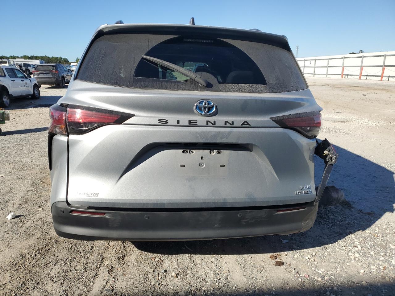 5TDYRKEC4MS026921 2021 Toyota Sienna Xle