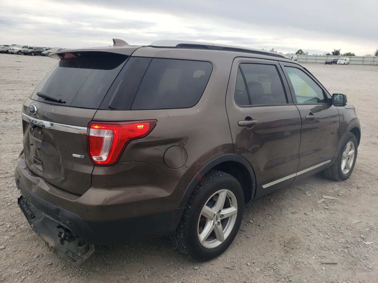 VIN 1FM5K8D82GGB31118 2016 FORD EXPLORER no.3