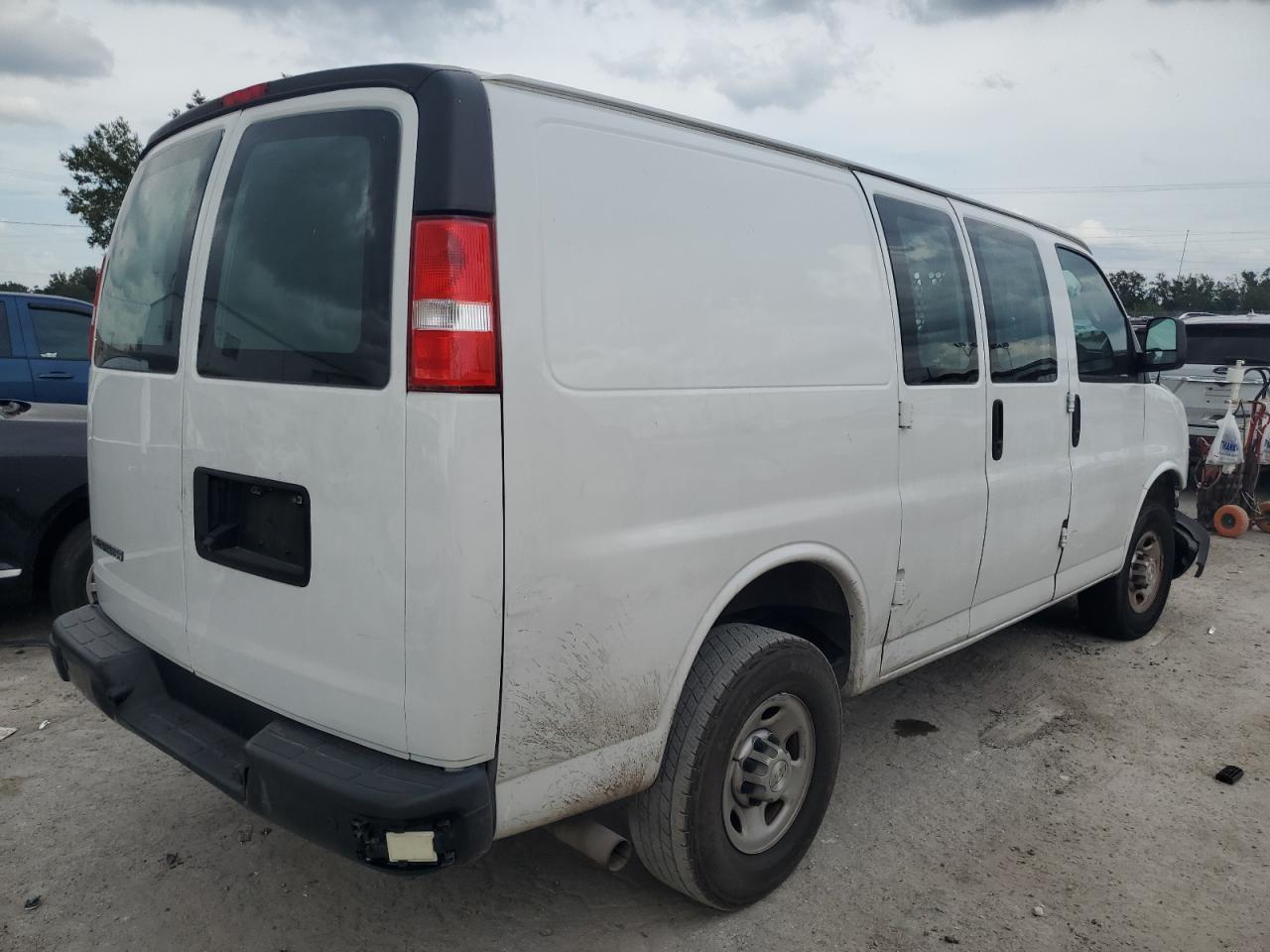 VIN 1GCWGAFP5M1309463 2021 CHEVROLET EXPRESS no.3