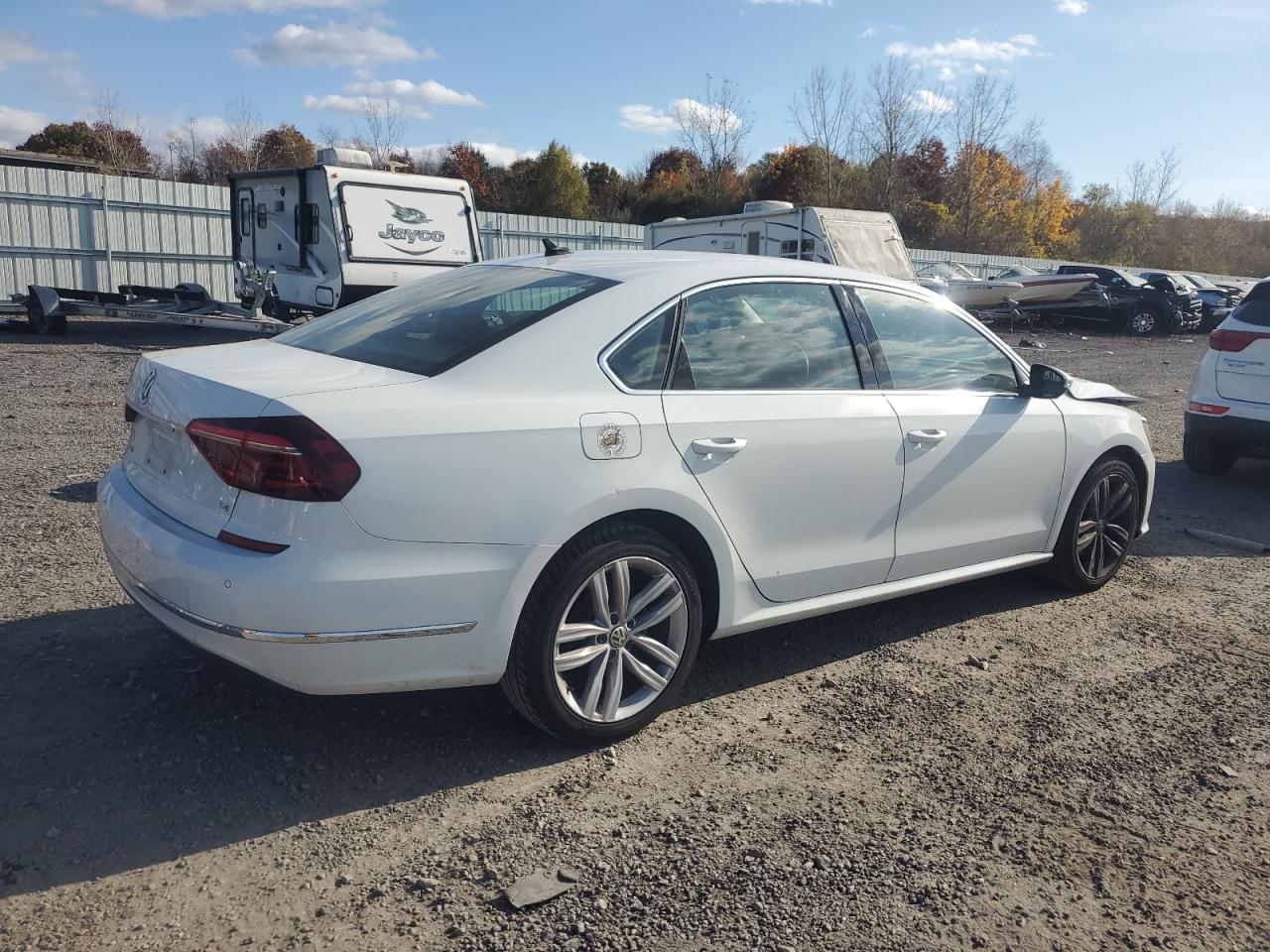 2018 Volkswagen Passat - Image 3