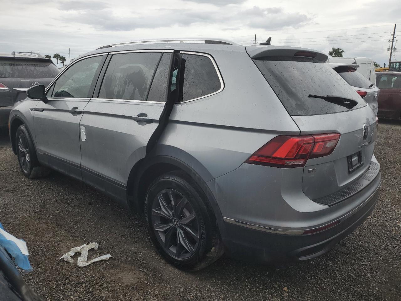 2023 Volkswagen Tiguan - Image 2