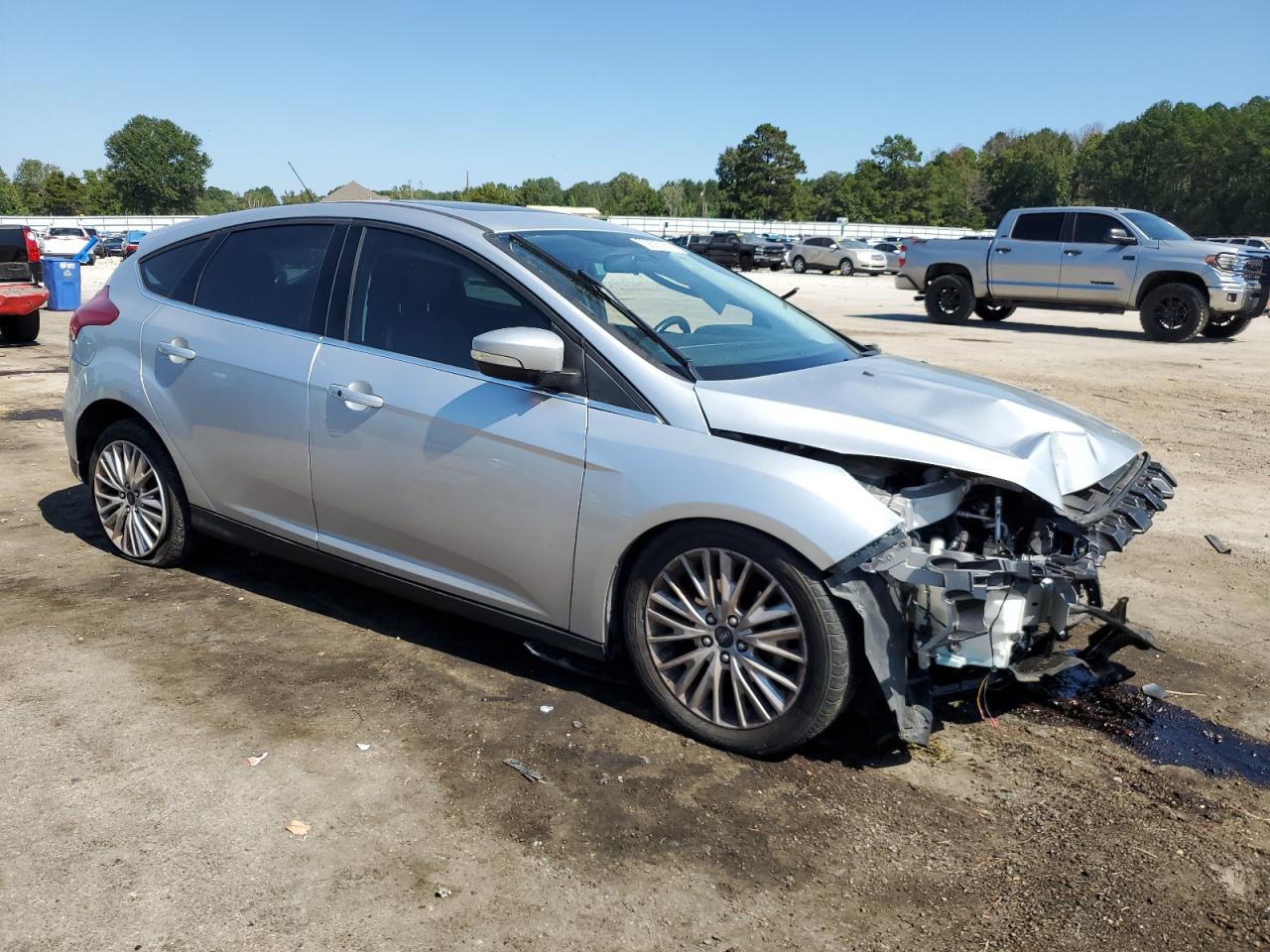 VIN 1FADP3N28JL332041 2018 FORD FOCUS no.4