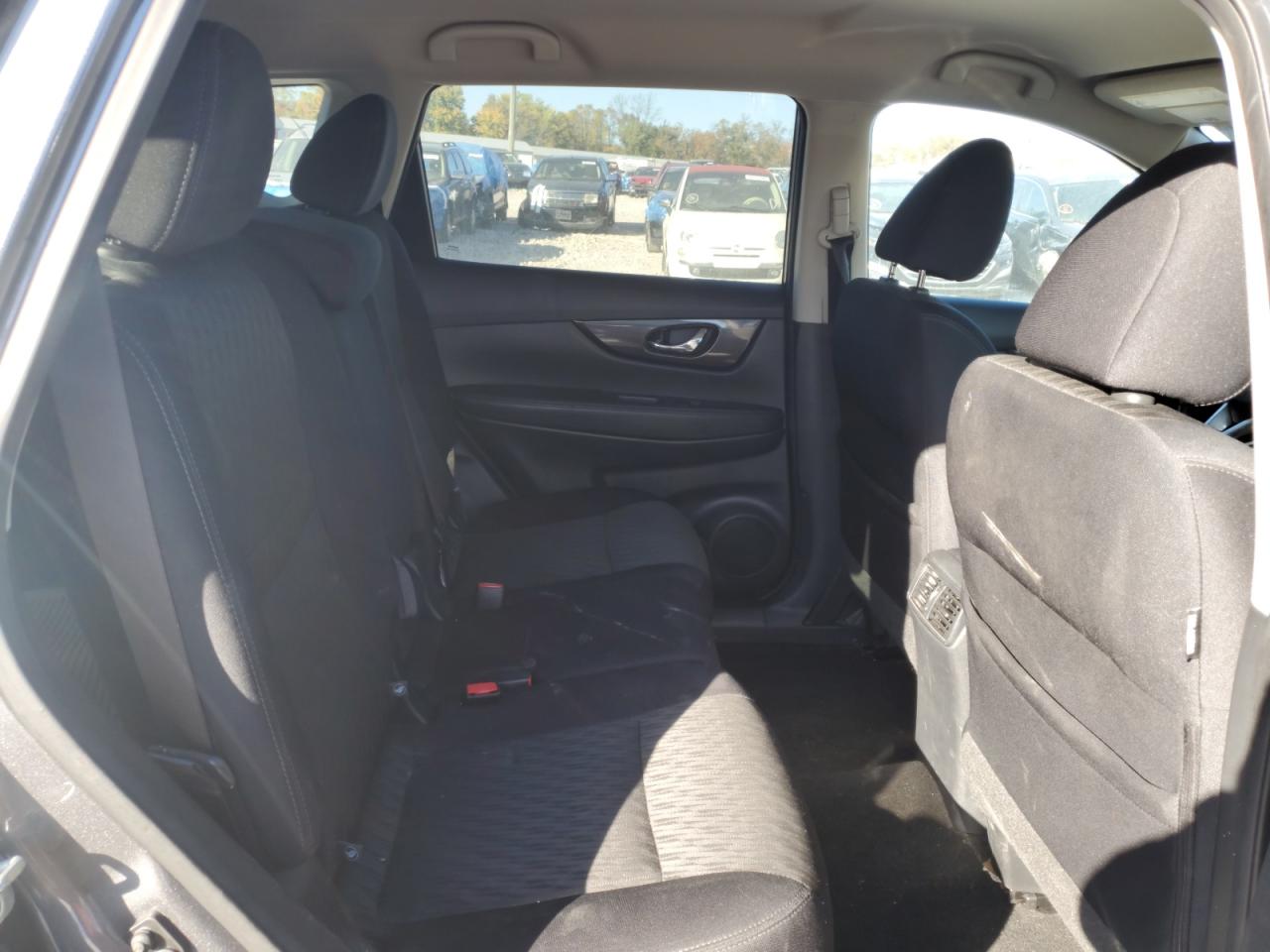 2018 Nissan Rogue - Image 11