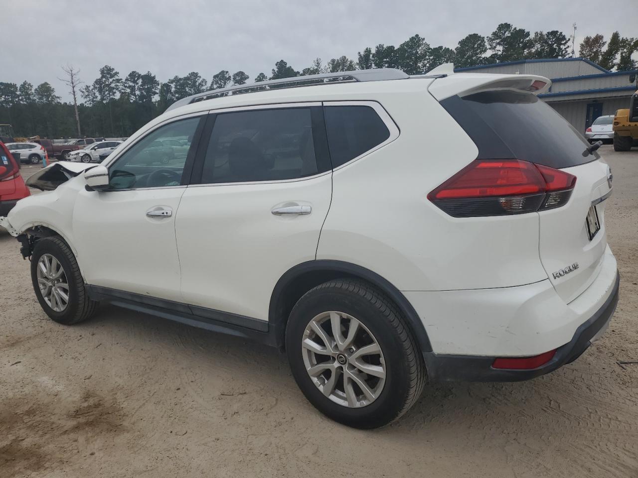 2017 Nissan Rogue - Image 2