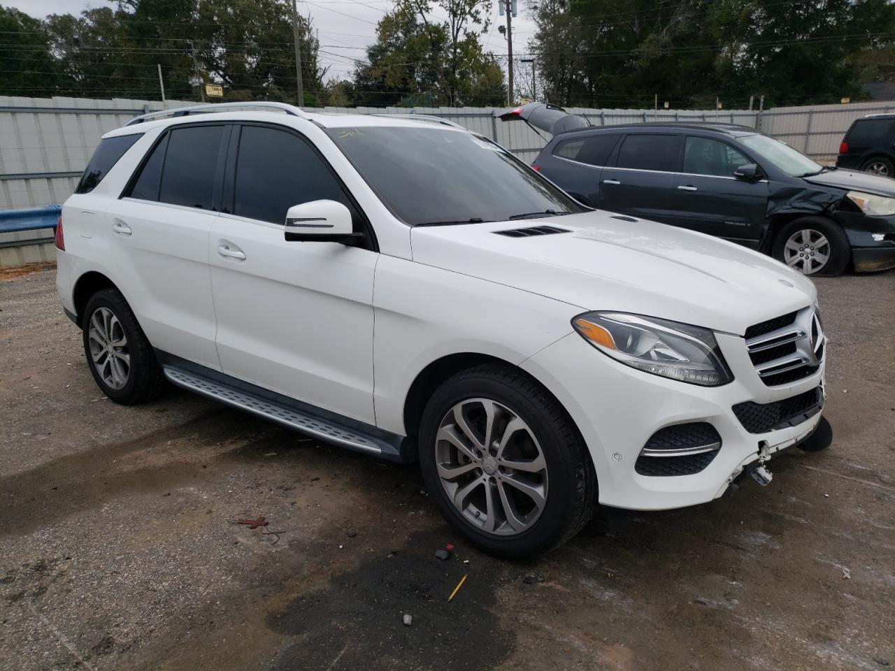 VIN 4JGDA5JB8GA670570 2016 MERCEDES-BENZ GLE-CLASS no.4