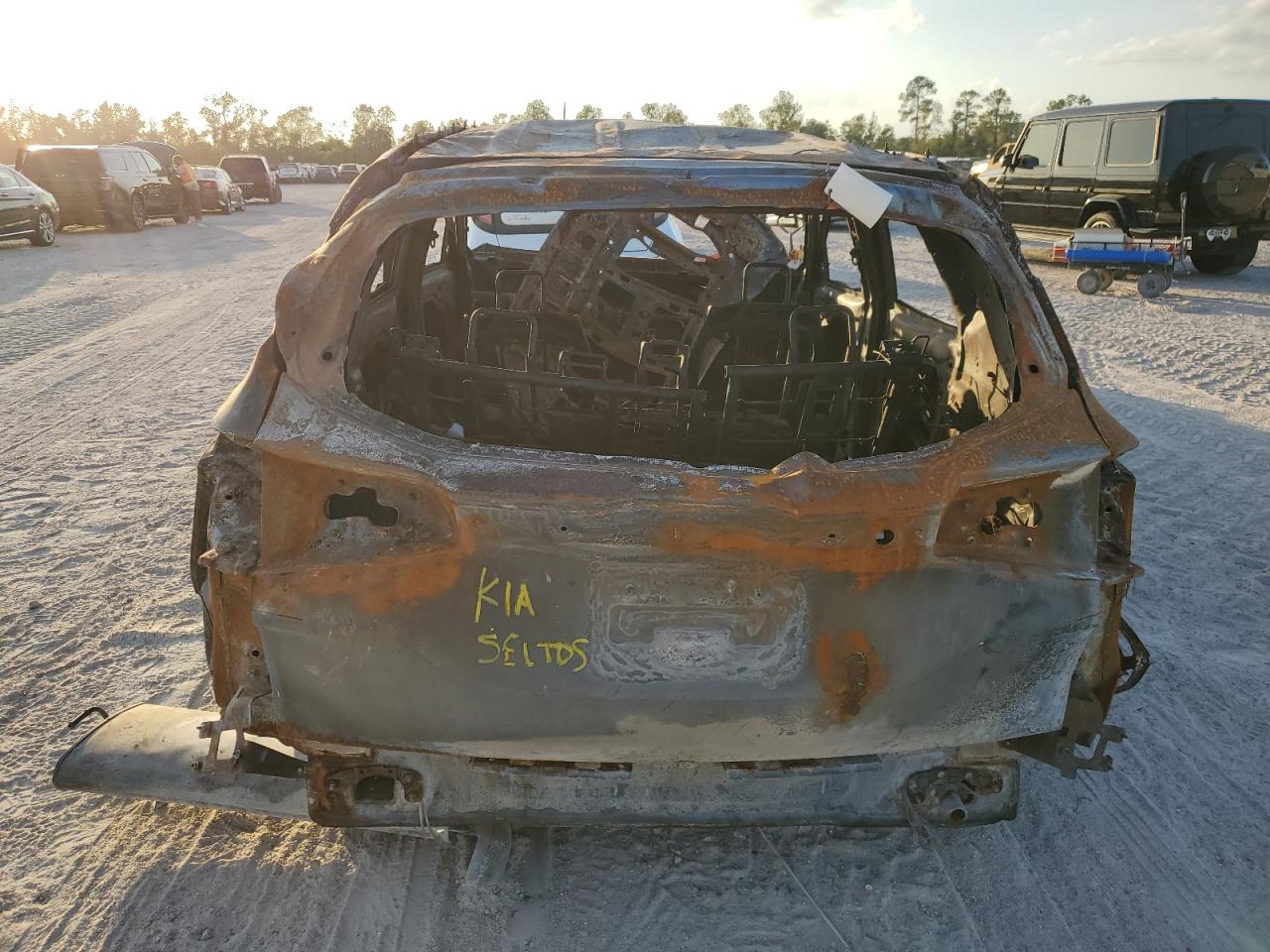 2023 Kia Seltos Sx VIN: KNDETCA24P7421459 Lot: 76318314