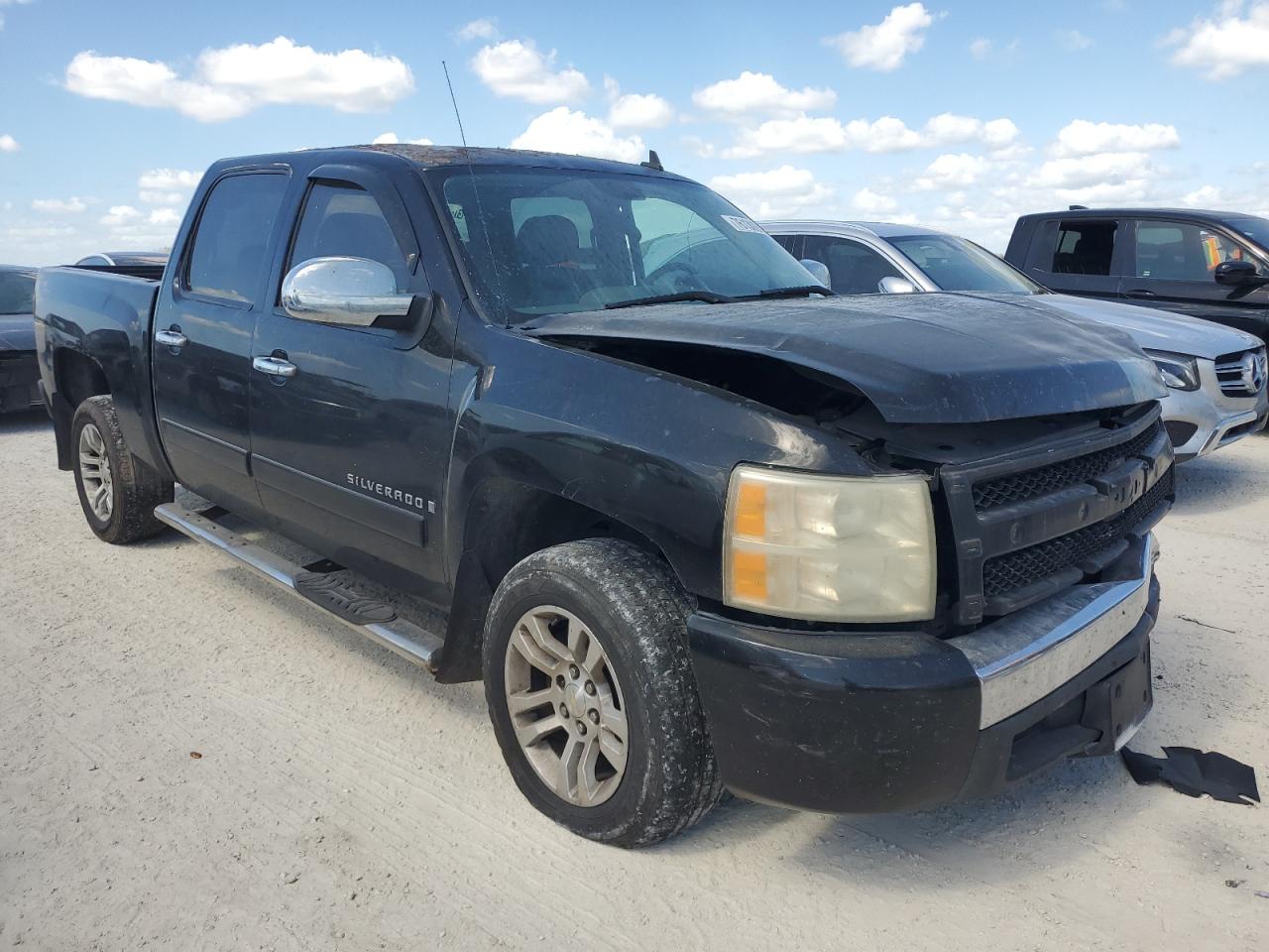 2007 Chevrolet Silverado - Image 4