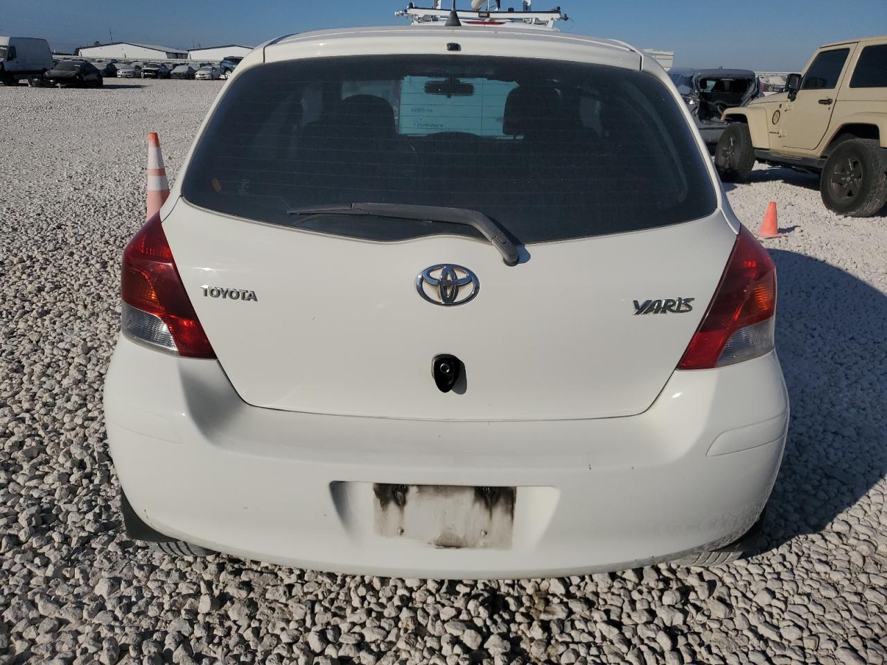 2009 Toyota Yaris VIN: JTDJT903295252309 Lot: 77031444