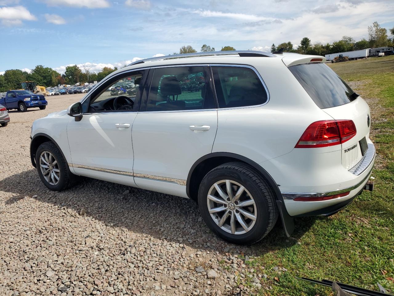 WVGEF9BP3GD007669 2016 VOLKSWAGEN TOUAREG - Image 2