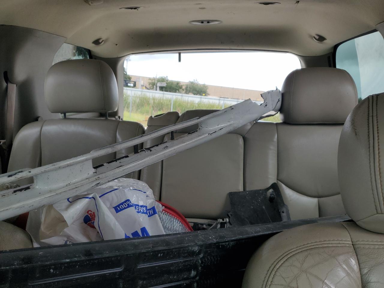2004 Chevrolet Tahoe - Image 10