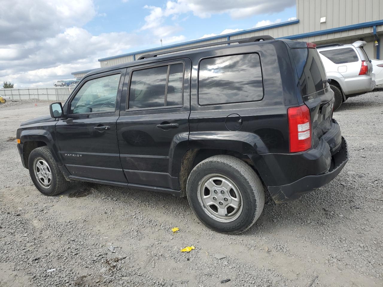 VIN 1C4NJPBB7GD761461 2016 JEEP PATRIOT no.2