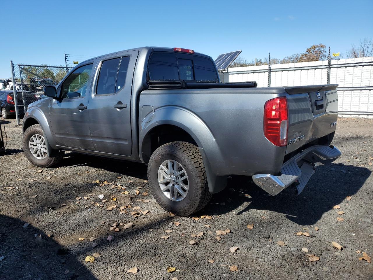 1N6AD0EV7HN739925 2017 NISSAN NAVARA - Image 2