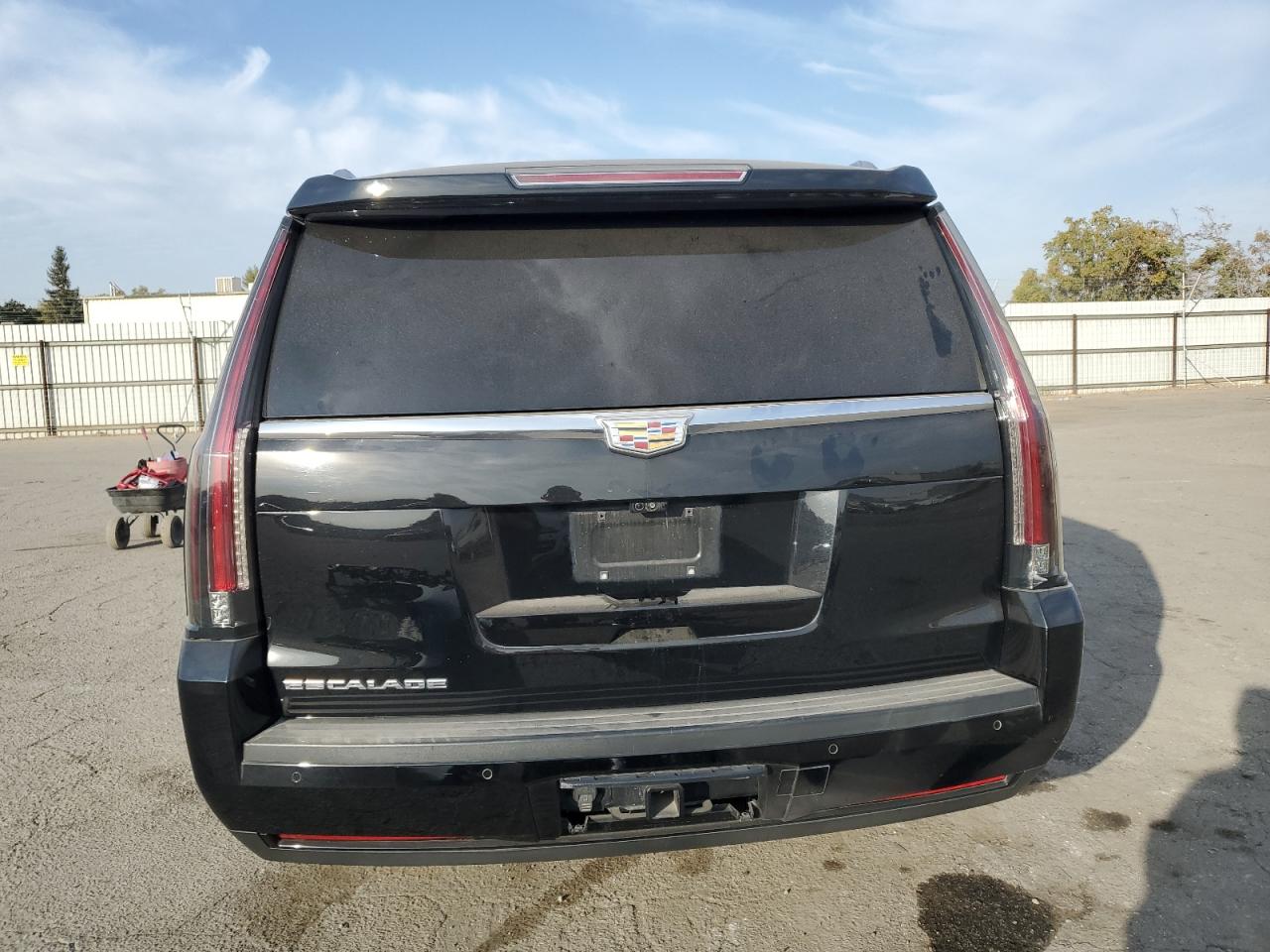 1GYS3CKJ4JR281041 2018 Cadillac Escalade Premium Luxury