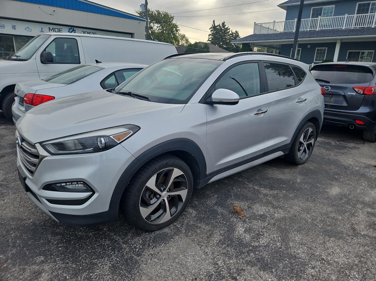 KM8J3CA25HU458873 2017 HYUNDAI TUCSON - Image 2