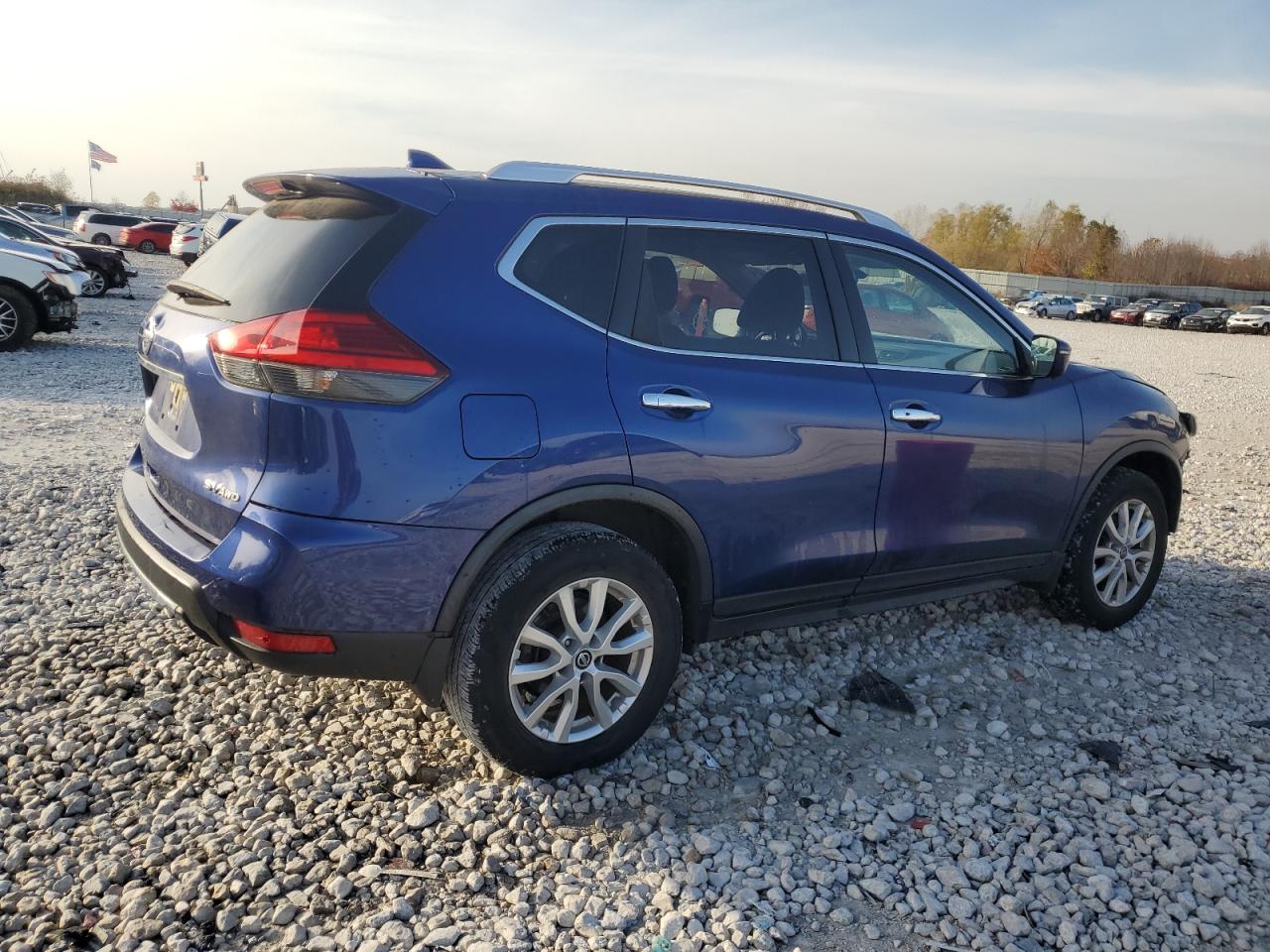 2017 Nissan Rogue - Image 3