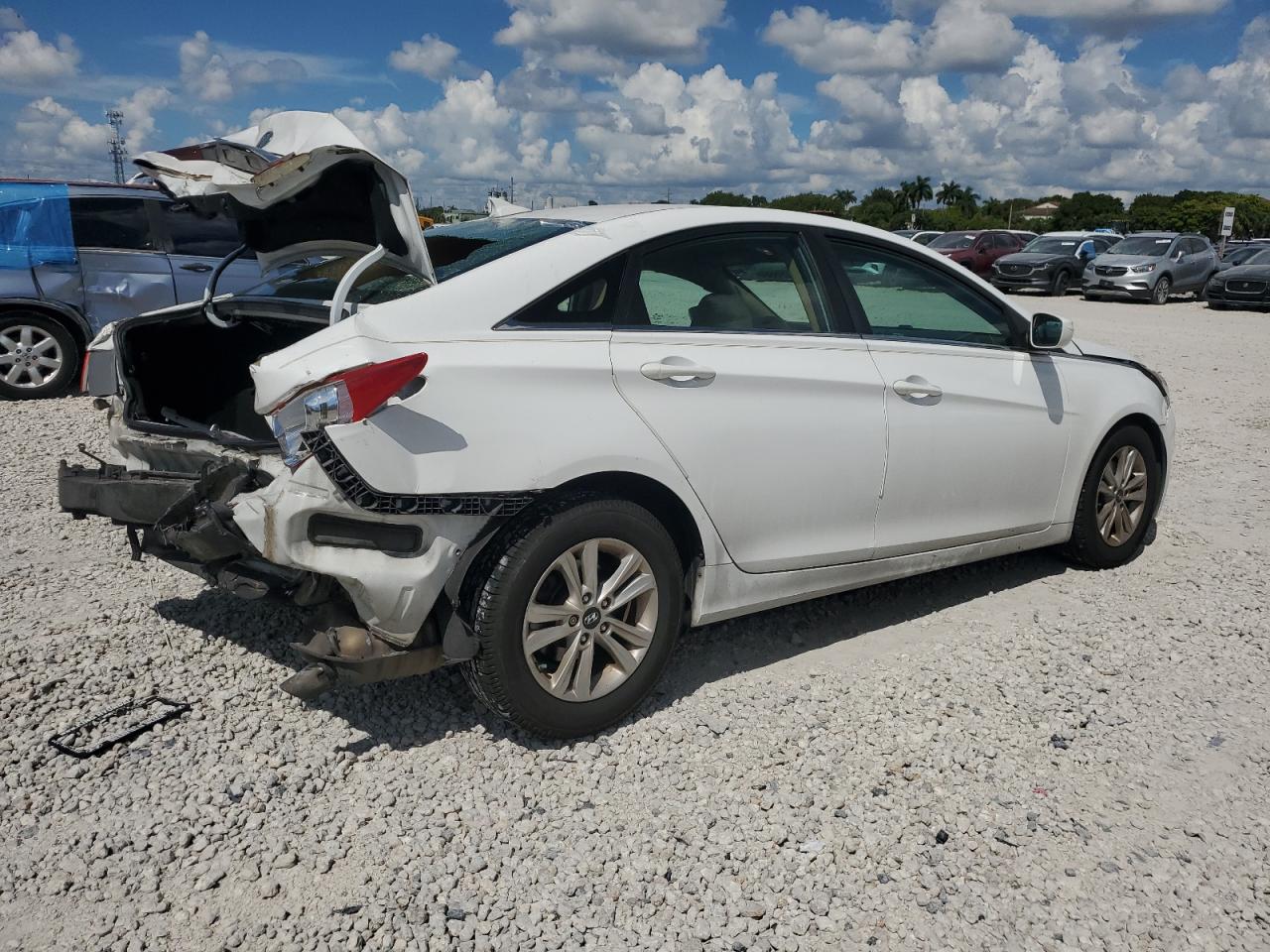 2013 Hyundai Sonata - Image 3