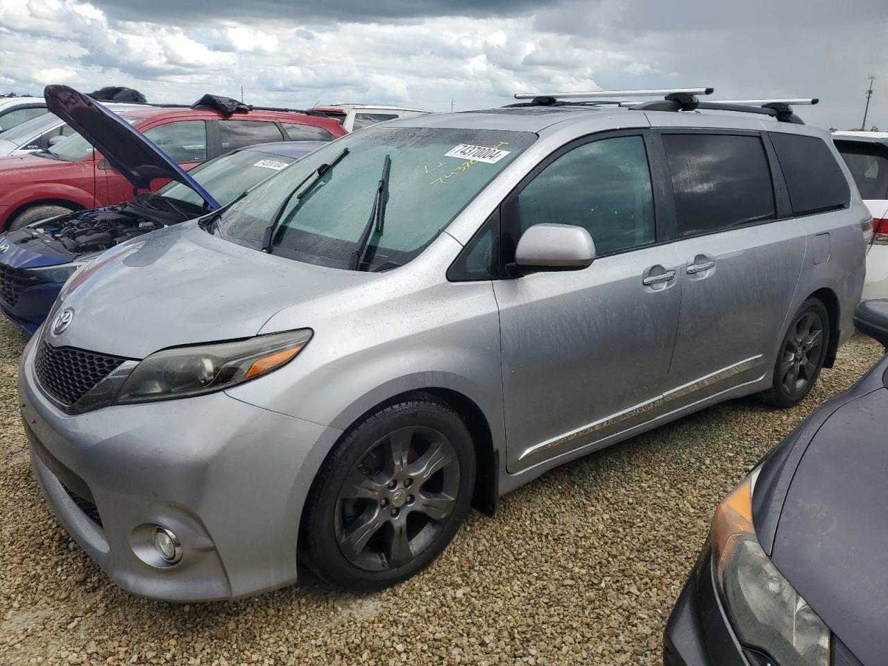 2016 Toyota Sienna - Image 1