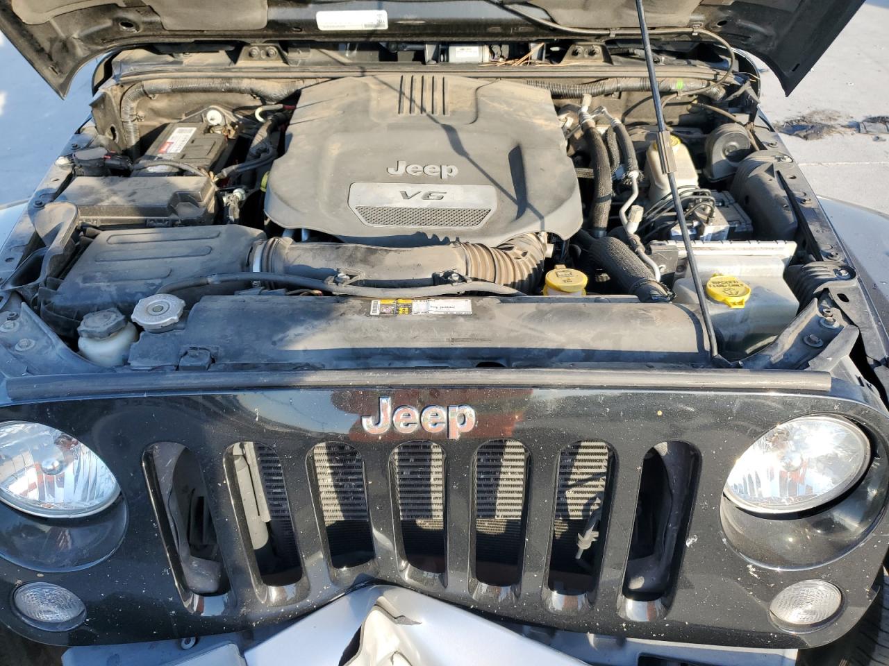 2015 Jeep Wrangler - Image 11