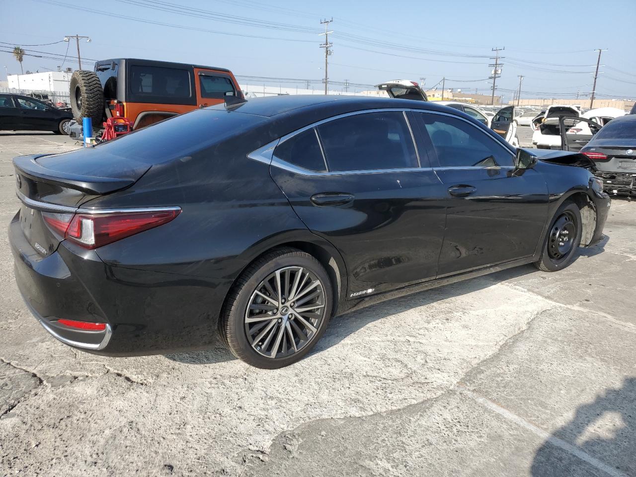 2022 Lexus ES - Image 3