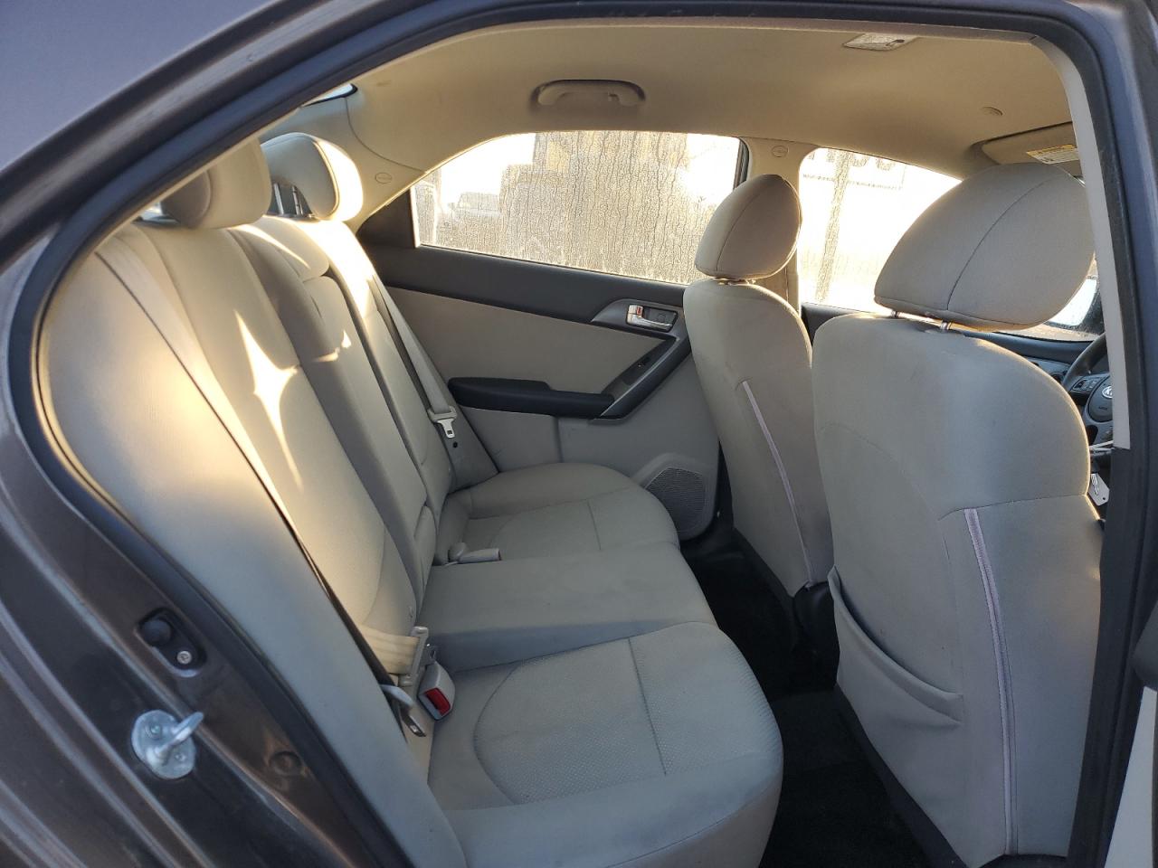 2013 Kia Forte - Image 10