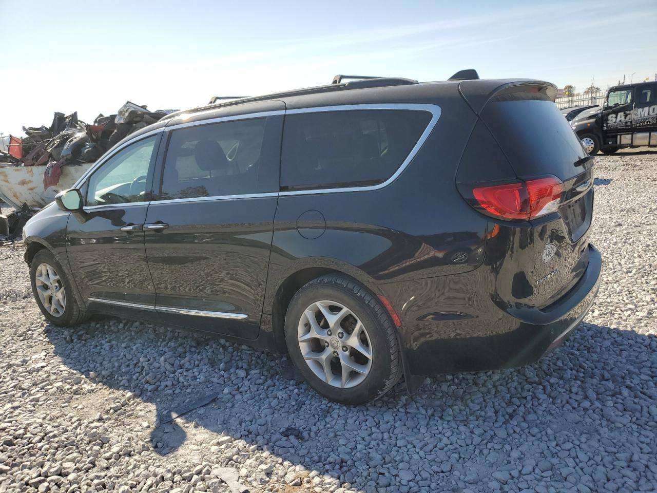 2017 Chrysler Pacifica - Image 2