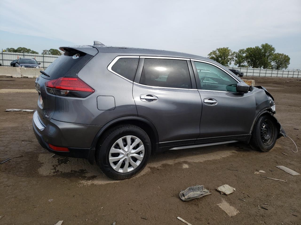2017 Nissan Rogue - Image 3