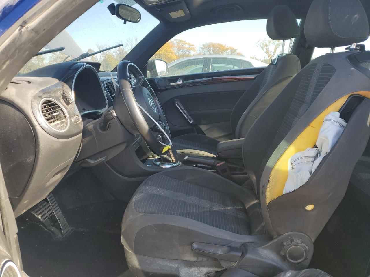 2013 Volkswagen Beetle - Image 7