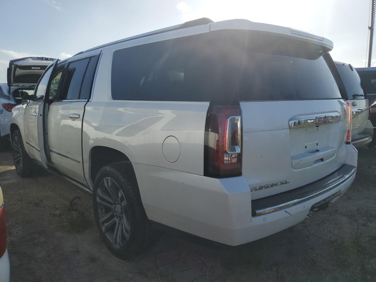 2020 GMC Yukon - Image 2