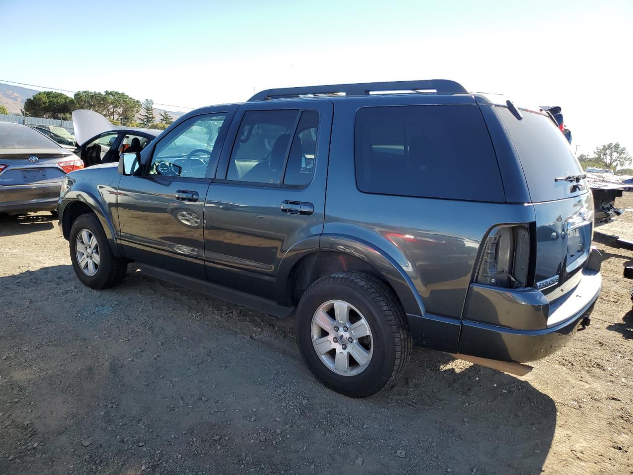 2010 Ford Explorer - Image 2