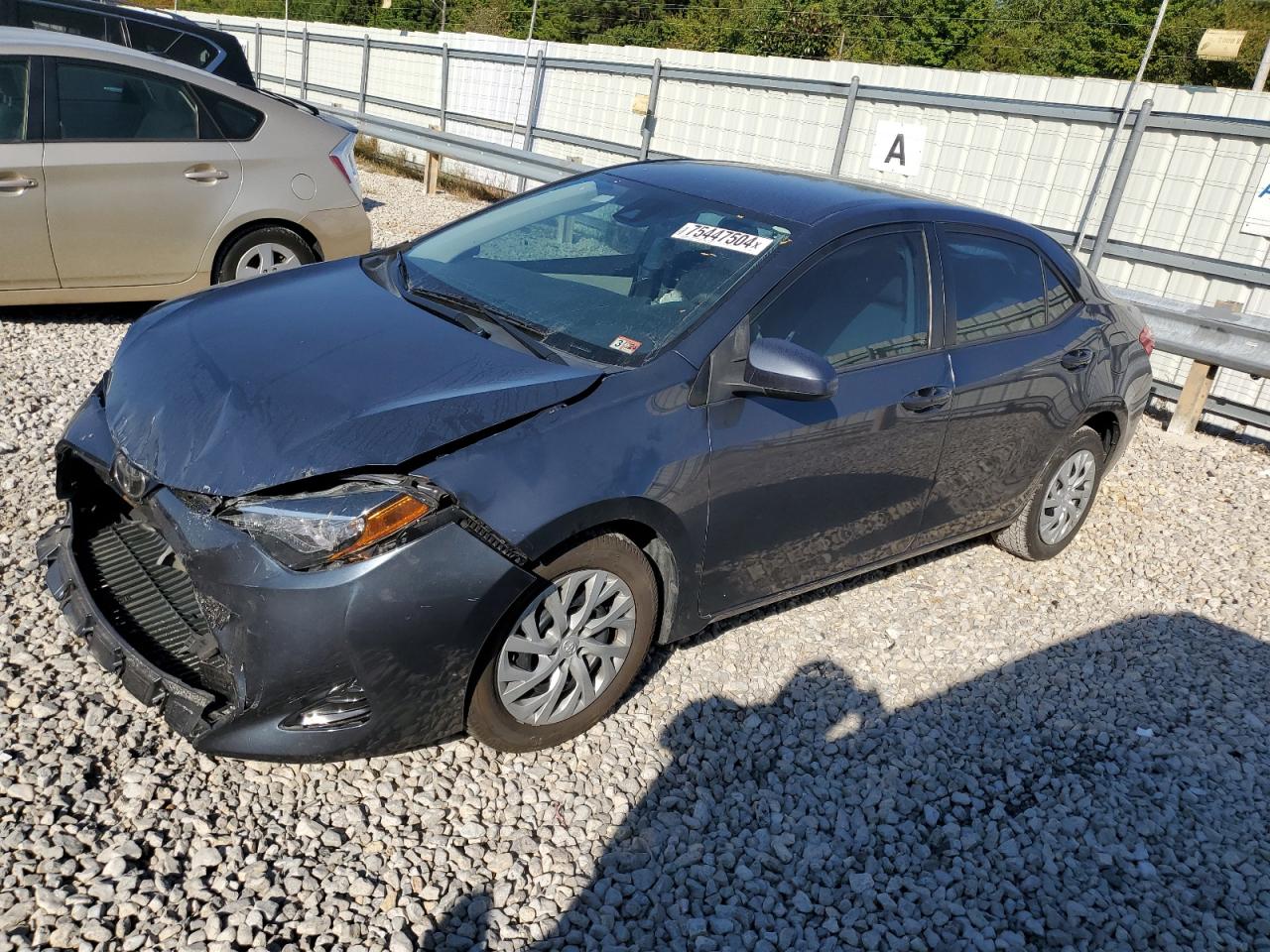 5YFBURHE5HP633743 2017 TOYOTA COROLLA - Image 1