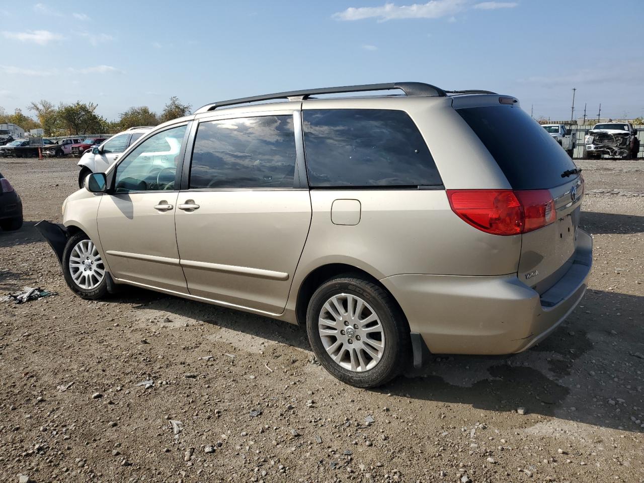 2007 Toyota Sienna - Image 2