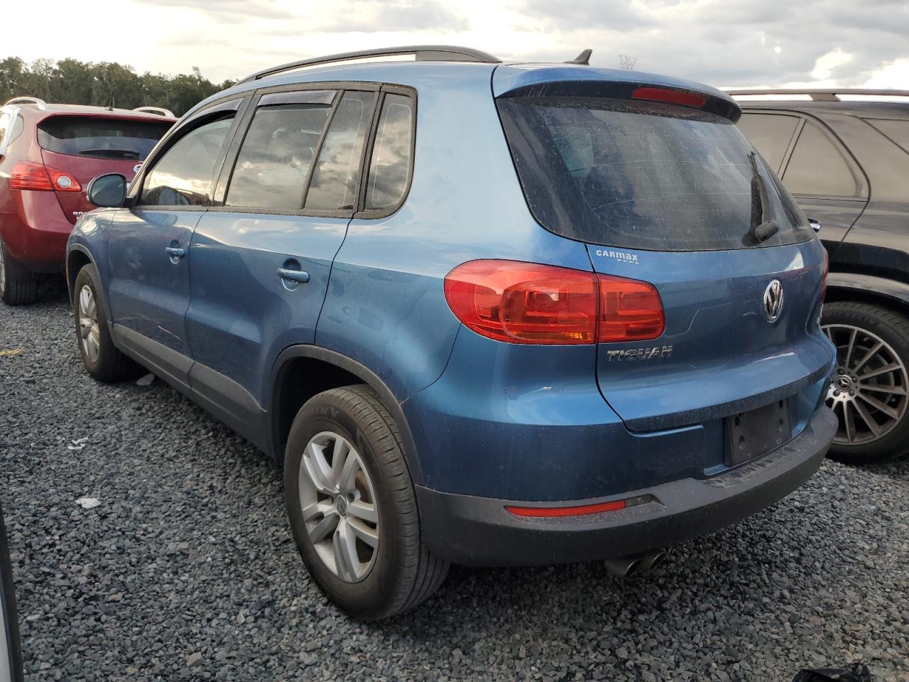 WVGBV7AX2HK012791 2017 VOLKSWAGEN TIGUAN - Image 2