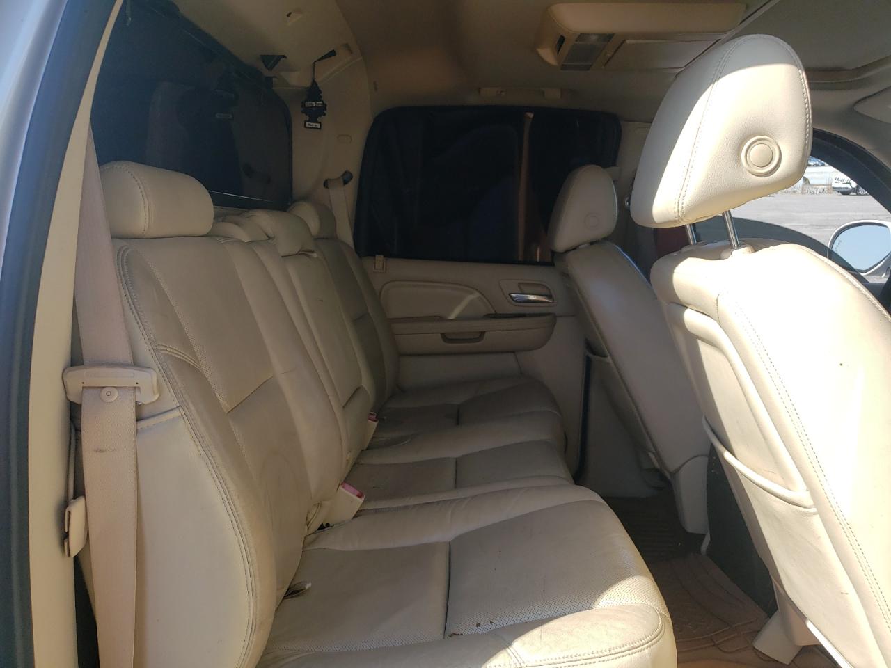 2008 Cadillac Escalade - Image 11