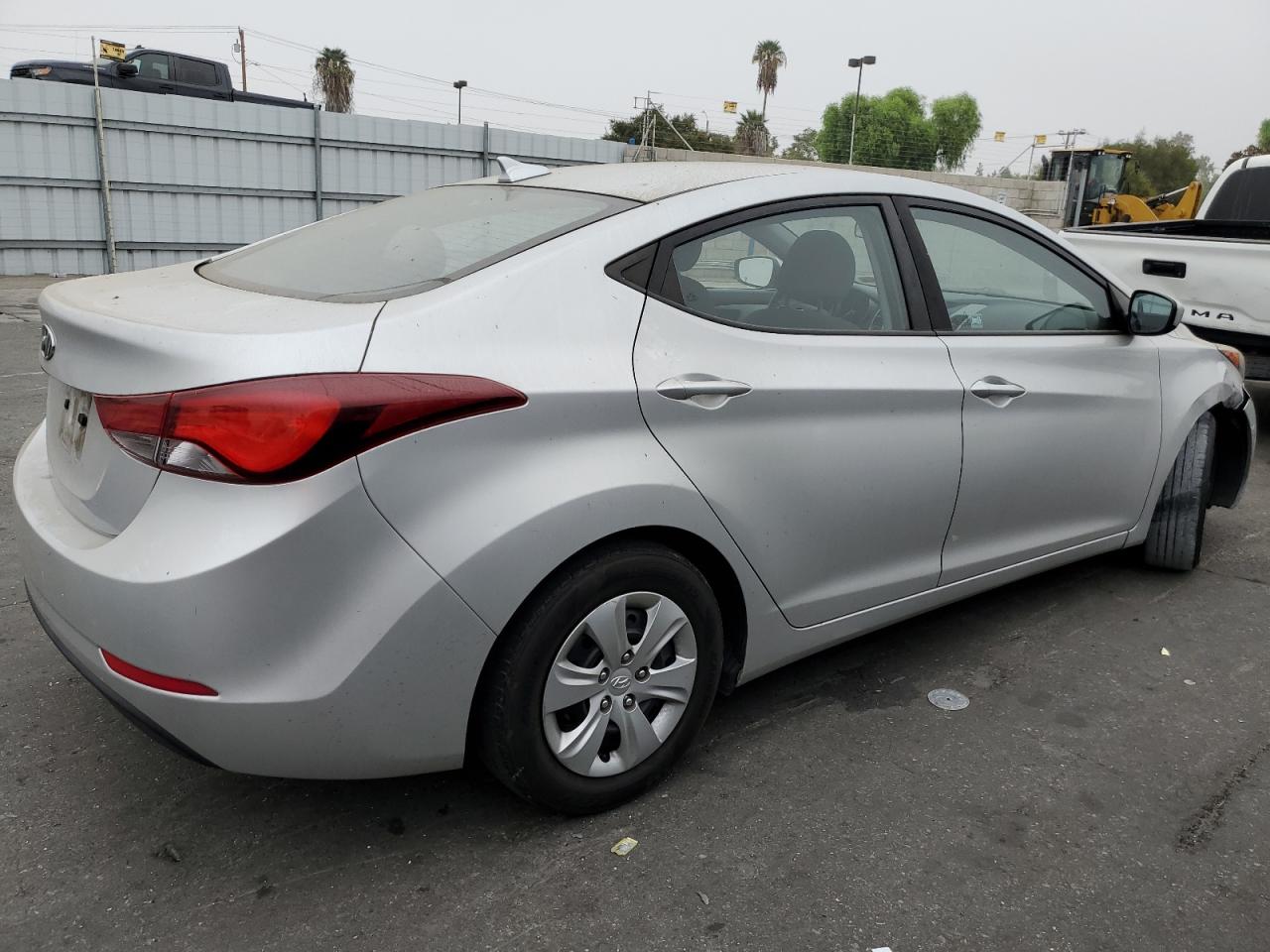 2016 Hyundai Elantra - Image 3