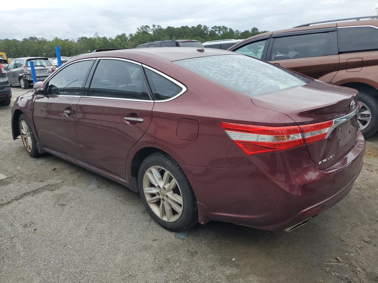 2014 Toyota Avalon - Image 2