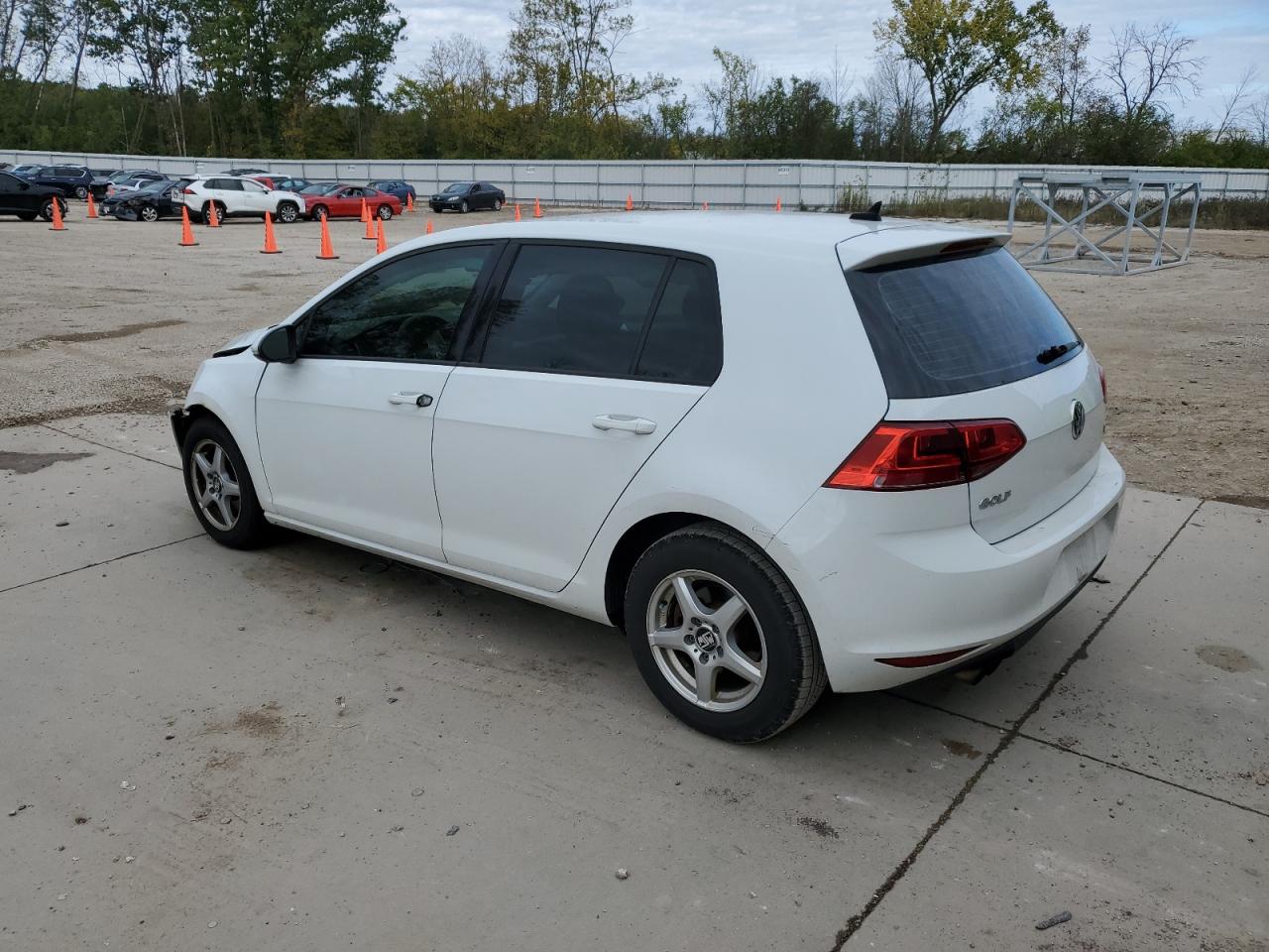 2015 Volkswagen Golf - Image 2