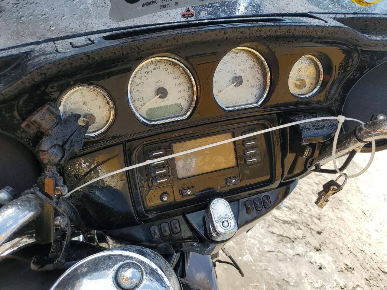 2014 Harley-Davidson Flhx Street Glide VIN: 1HD1KBM11EB701993 Lot: 74178054