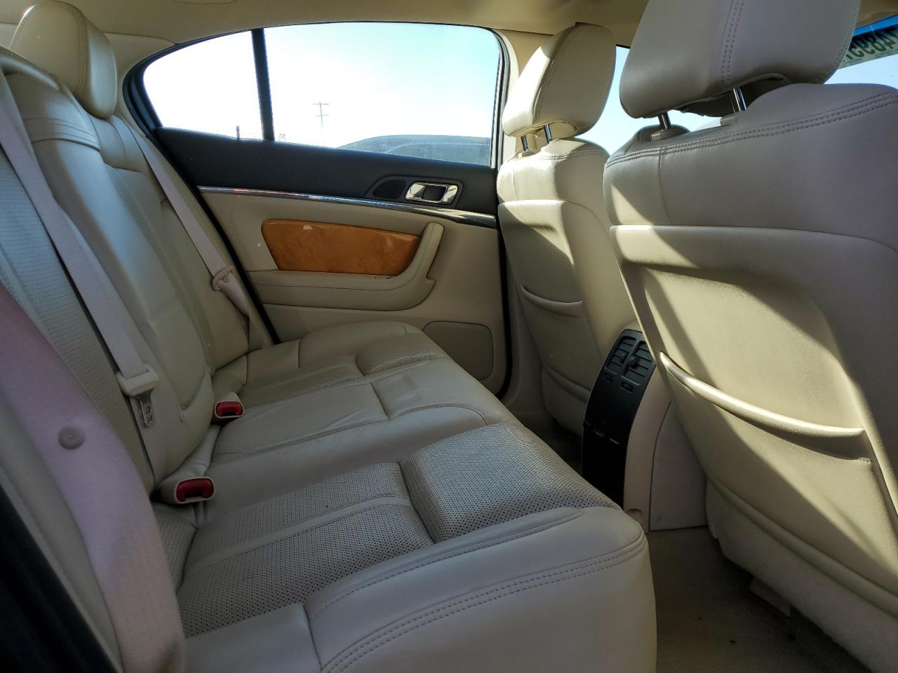 2010 Lincoln MKS - Image 10