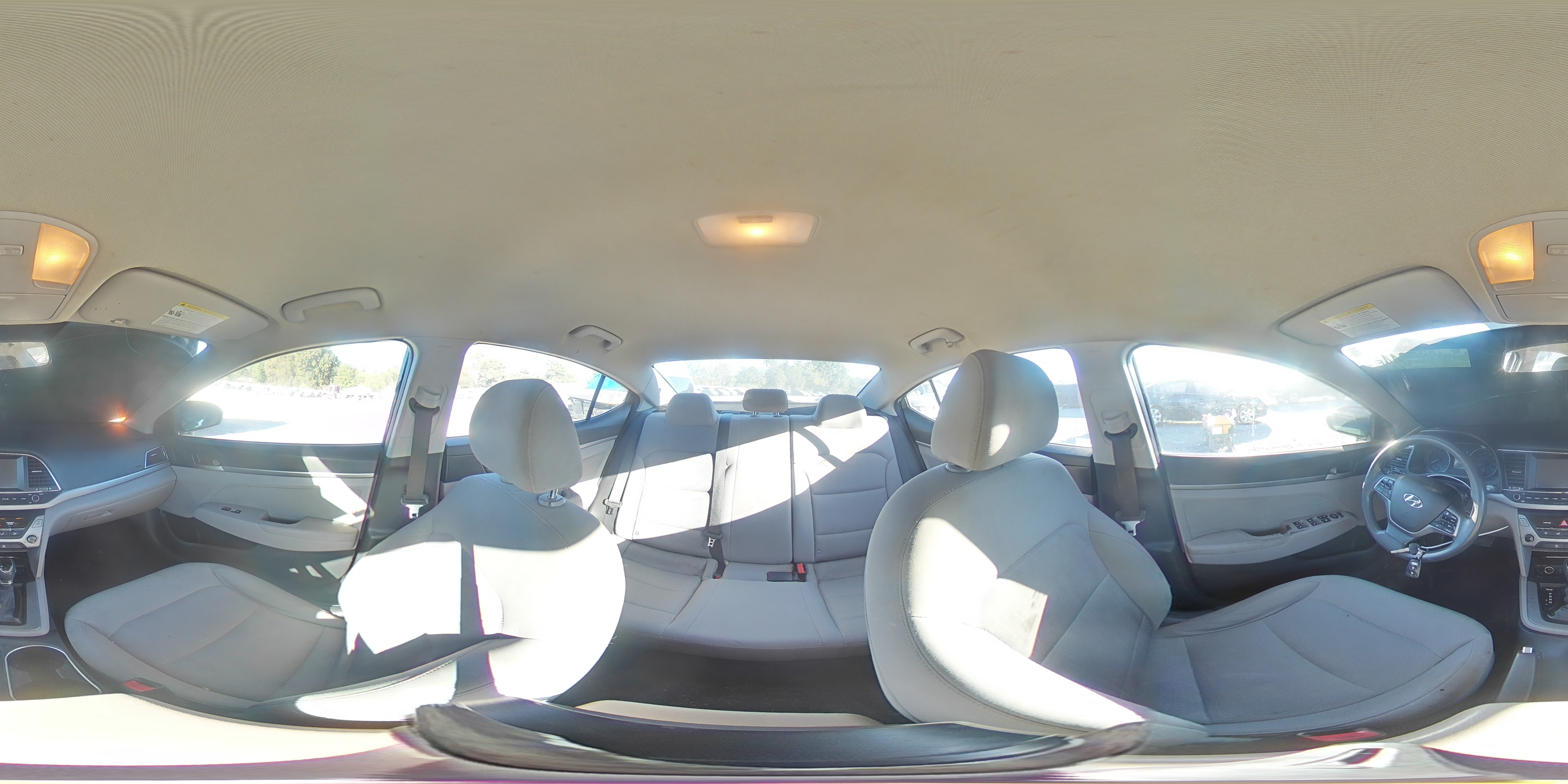 2018 Hyundai Elantra - Image 12