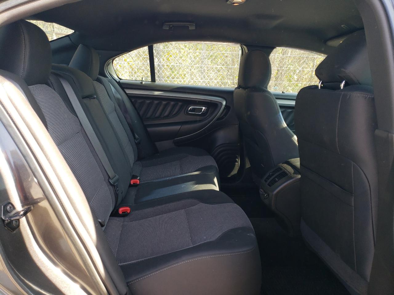 2015 Ford Taurus - Image 10