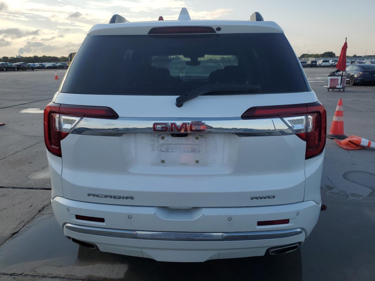 2021 GMC Acadia - Image 6