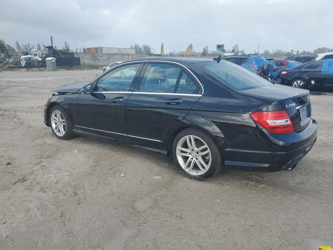 VIN WDDGF4HB0ER309518 2014 MERCEDES-BENZ C-CLASS no.2