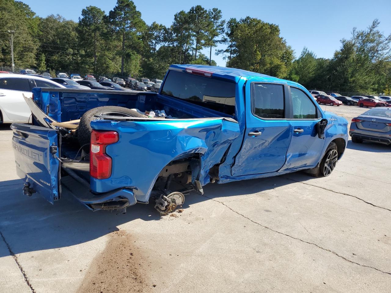2022 Chevrolet Silverado - Image 3