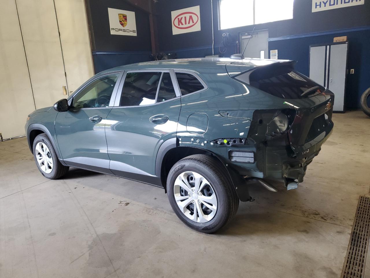 KL77LFEP3SC046189 2025 CHEVROLET TRAX - Image 2