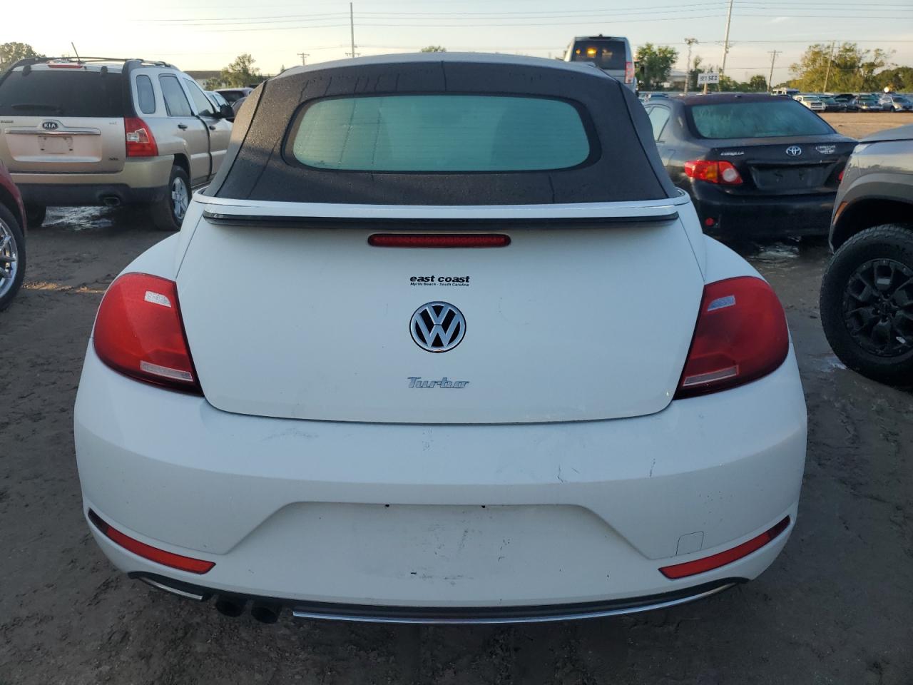 3VW5DAAT4KM505643 2019 Volkswagen Beetle S