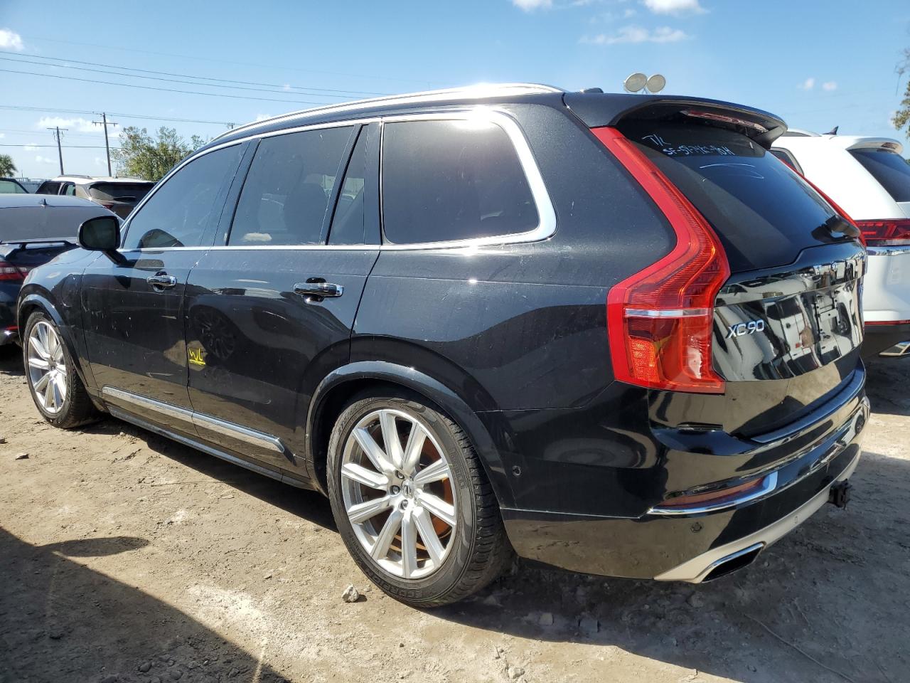 YV4BC0PL3H1117333 2017 VOLVO XC90 - Image 2