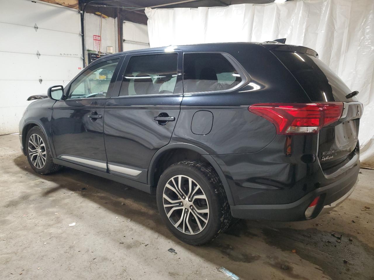 JA4AZ3A3XJJ002753 2018 MITSUBISHI OUTLANDER - Image 2