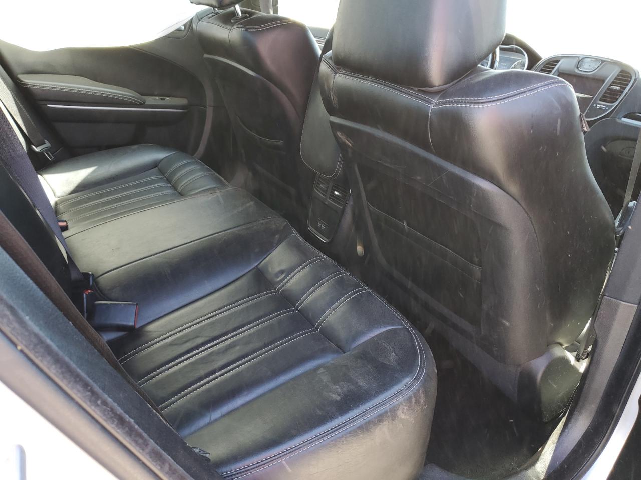 2021 Chrysler 300 - Image 10
