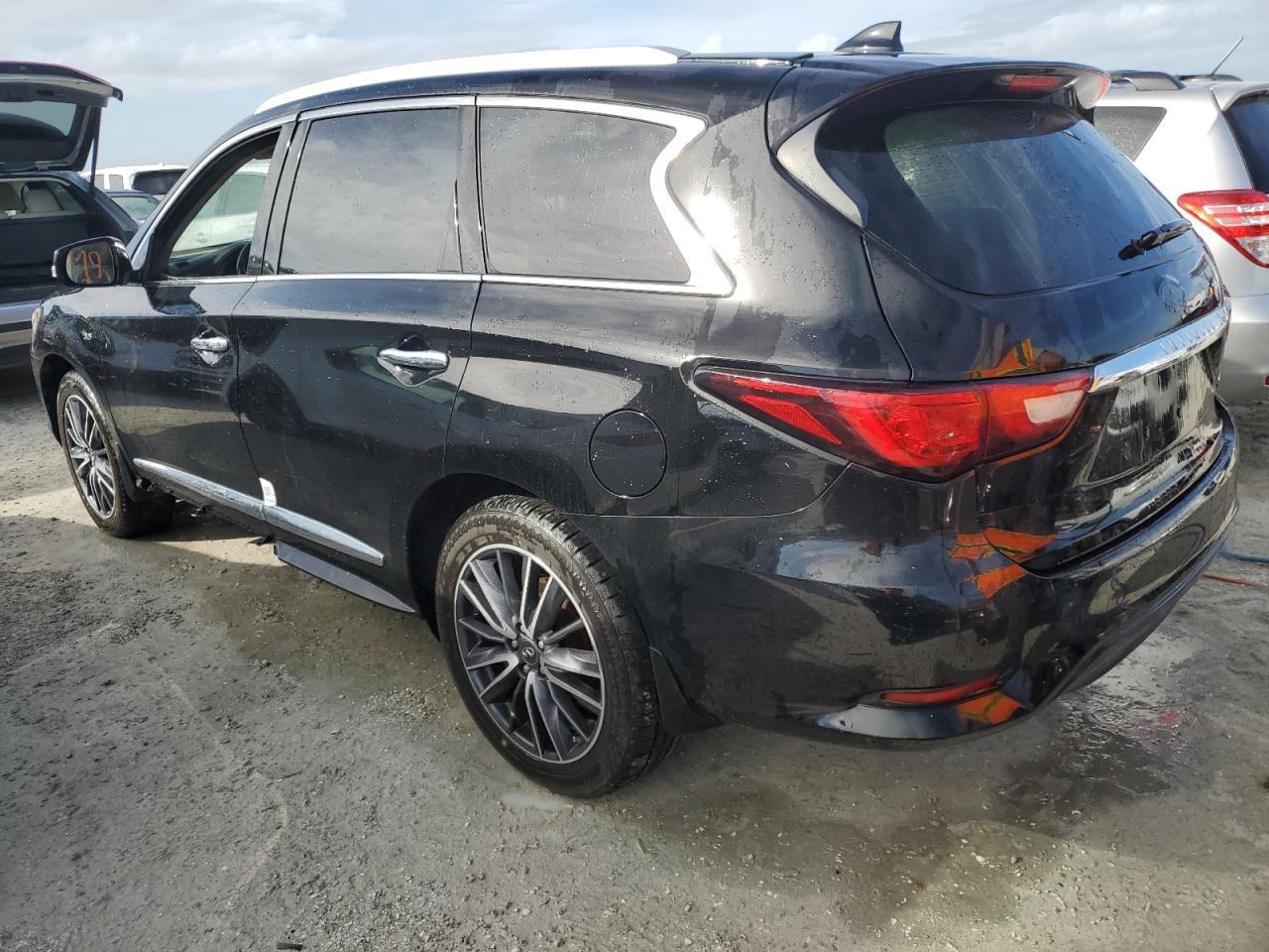 2017 Infiniti QX60 - Image 2