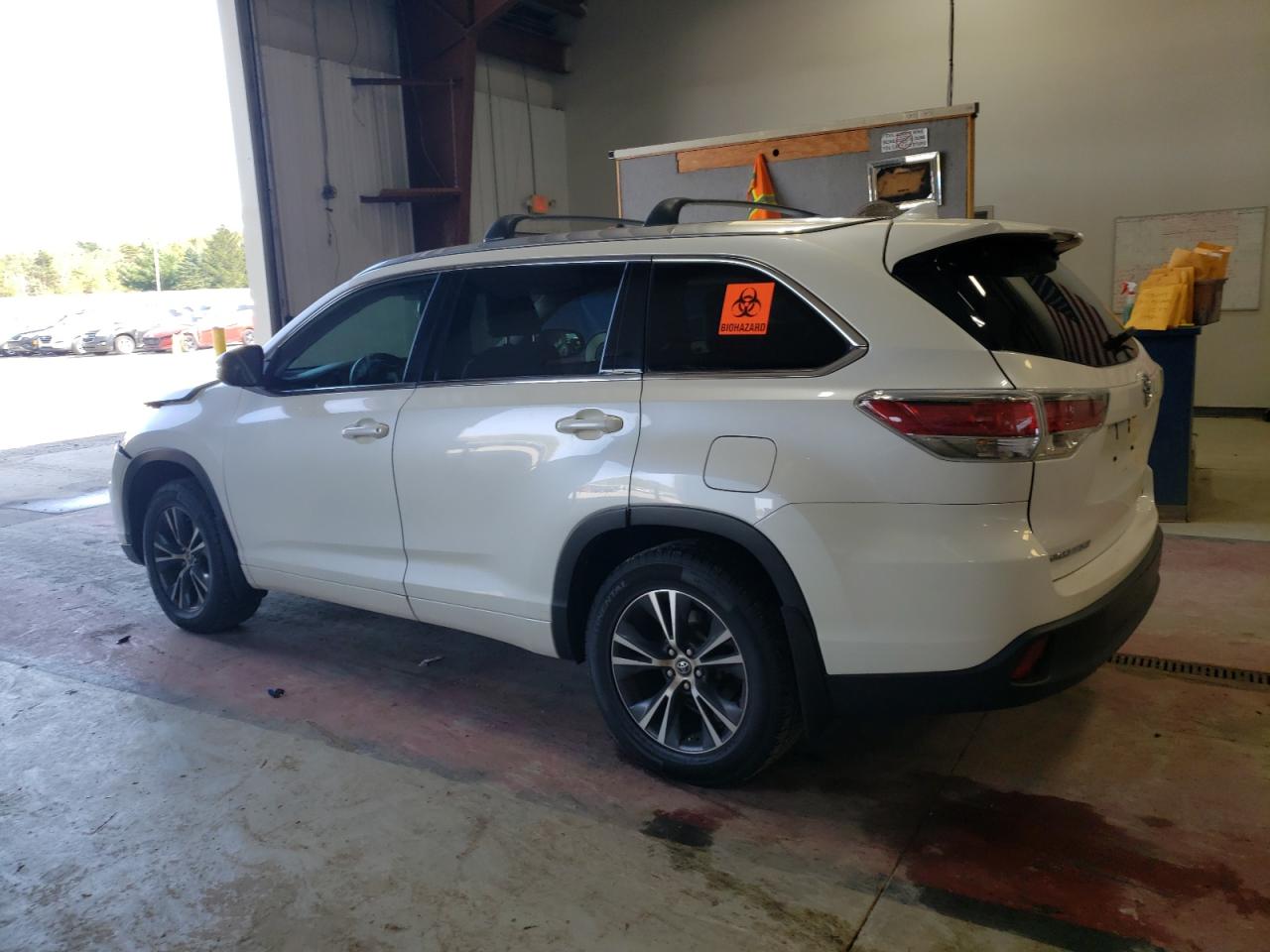 5TDJKRFH4GS262269 2016 TOYOTA HIGHLANDER - Image 2